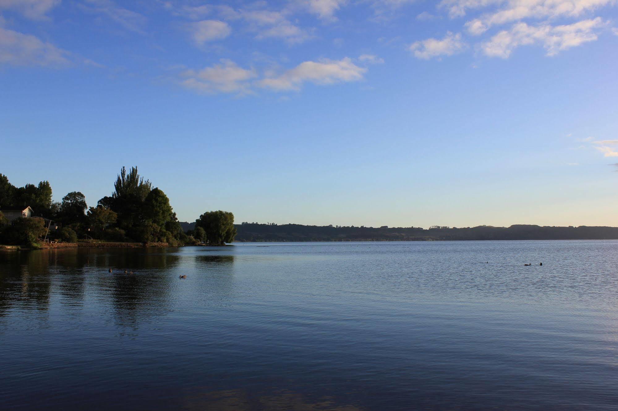 Lakeview Small Studio Rotorua Bagian luar foto